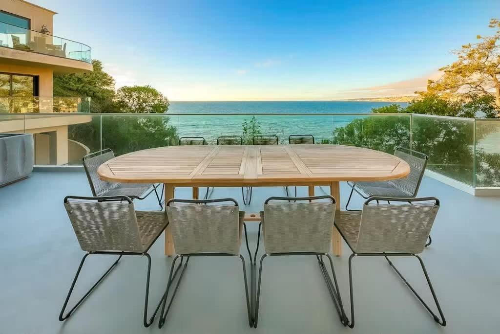 Cliffside Haven Where Ocean Meets Sky Holiday home