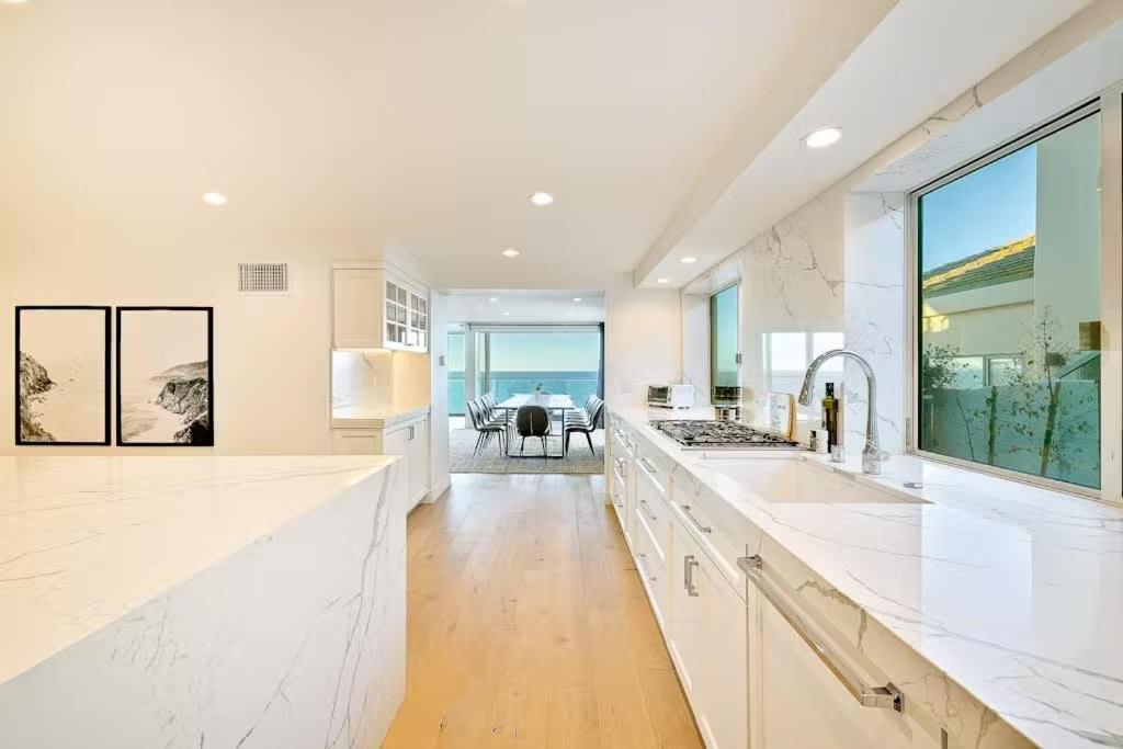 Cliffside Haven Where Ocean Meets Sky *