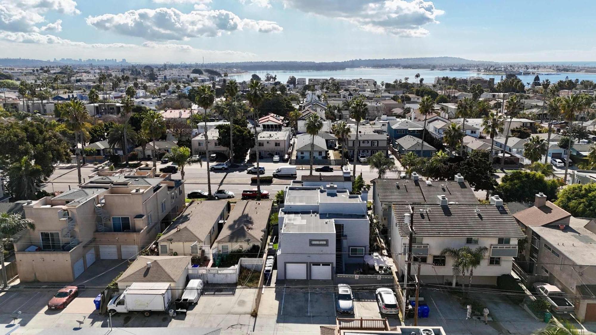 Apartment 3bed 3bath Blocks To The And Bay In Pb *