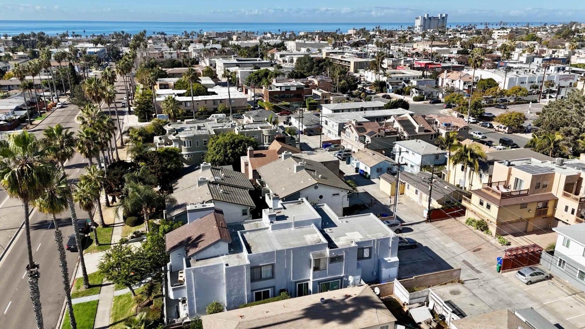 Apartment 3bed 3bath Blocks To The And Bay In Pb