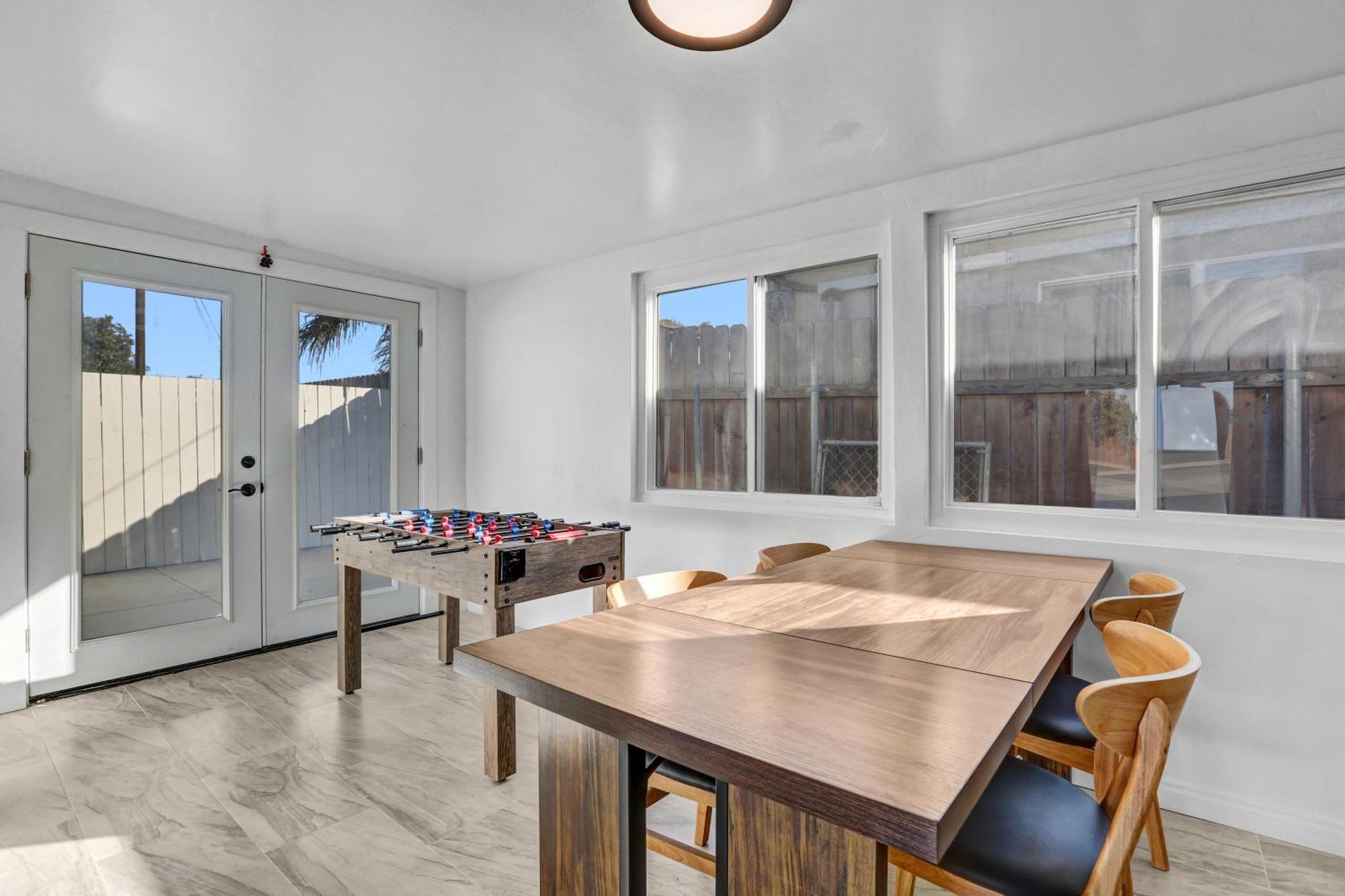 Sleeps 16, Mins From Beaches, Outlets & Military Base * San Diego