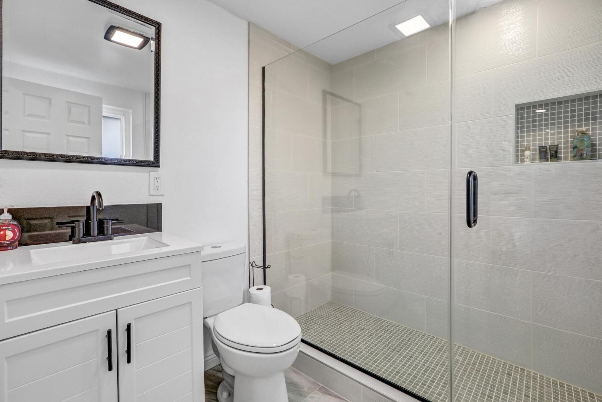 Holiday home Sleeps 16, Mins From Beaches, Outlets & Military Base *