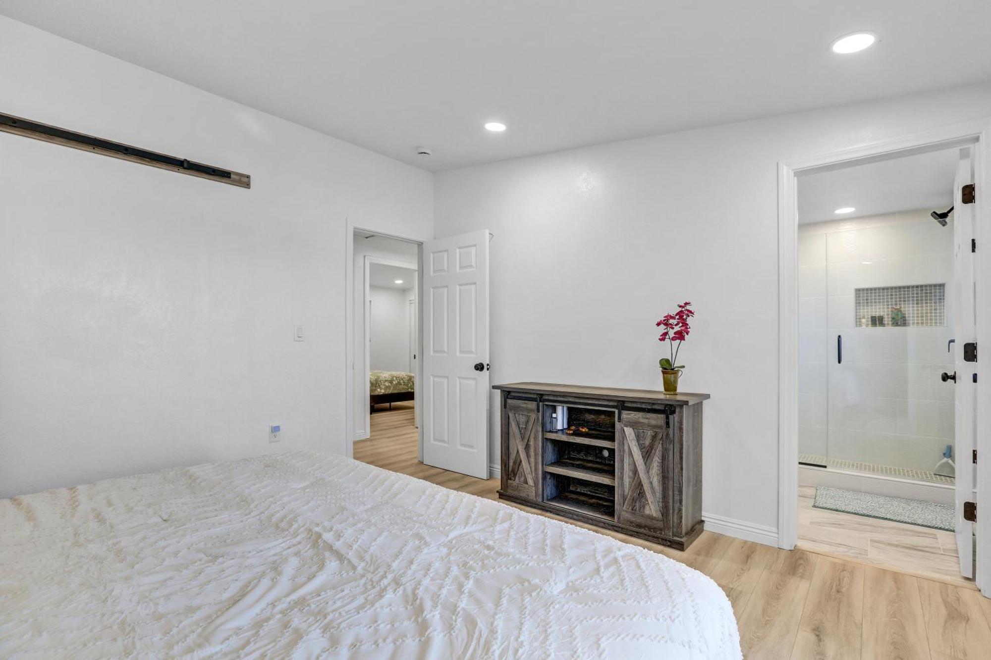 Holiday home Sleeps 16, Mins From Beaches, Outlets & Military Base San Diego