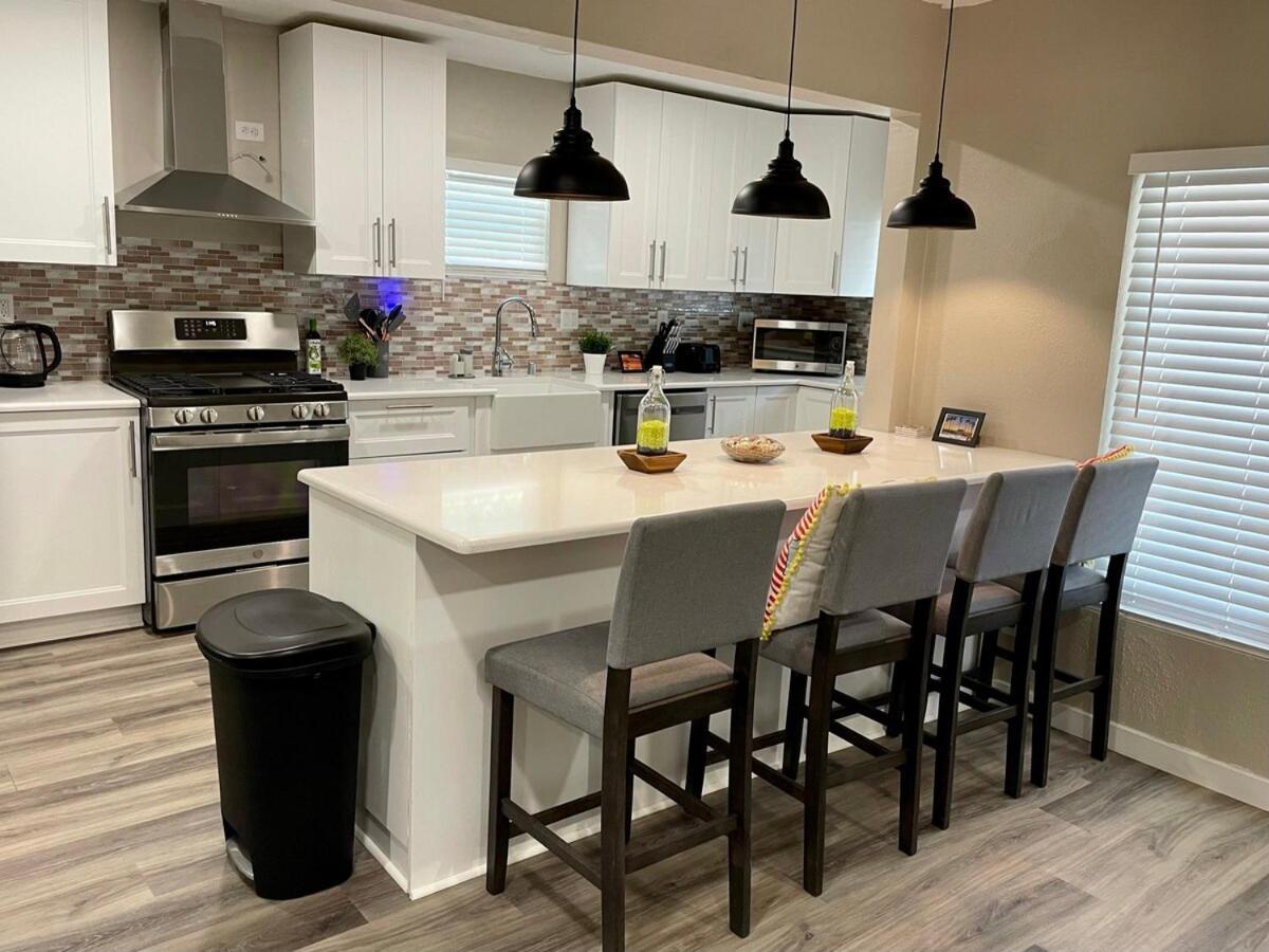 North Park Centrally Located 8br 5ba House *