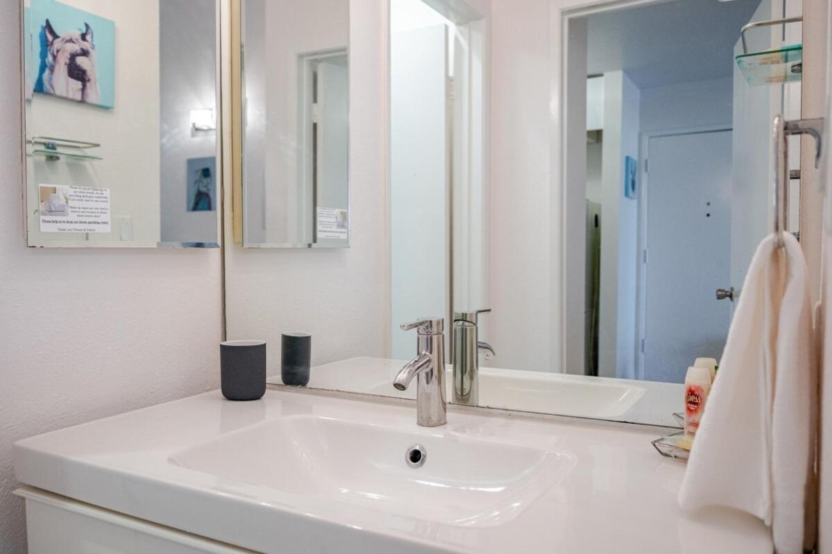 With Pool In The Heart Of Missionvalley Apartment