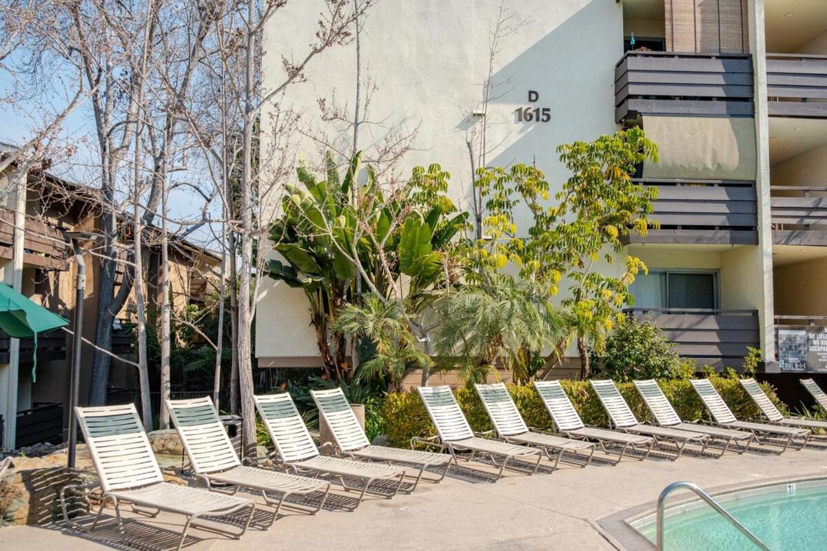 With Pool In The Heart Of Missionvalley Apartment