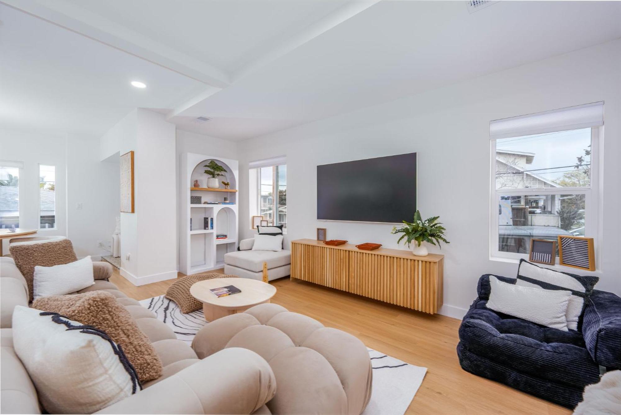 Designer Family In South Park W Fireplace * San Diego