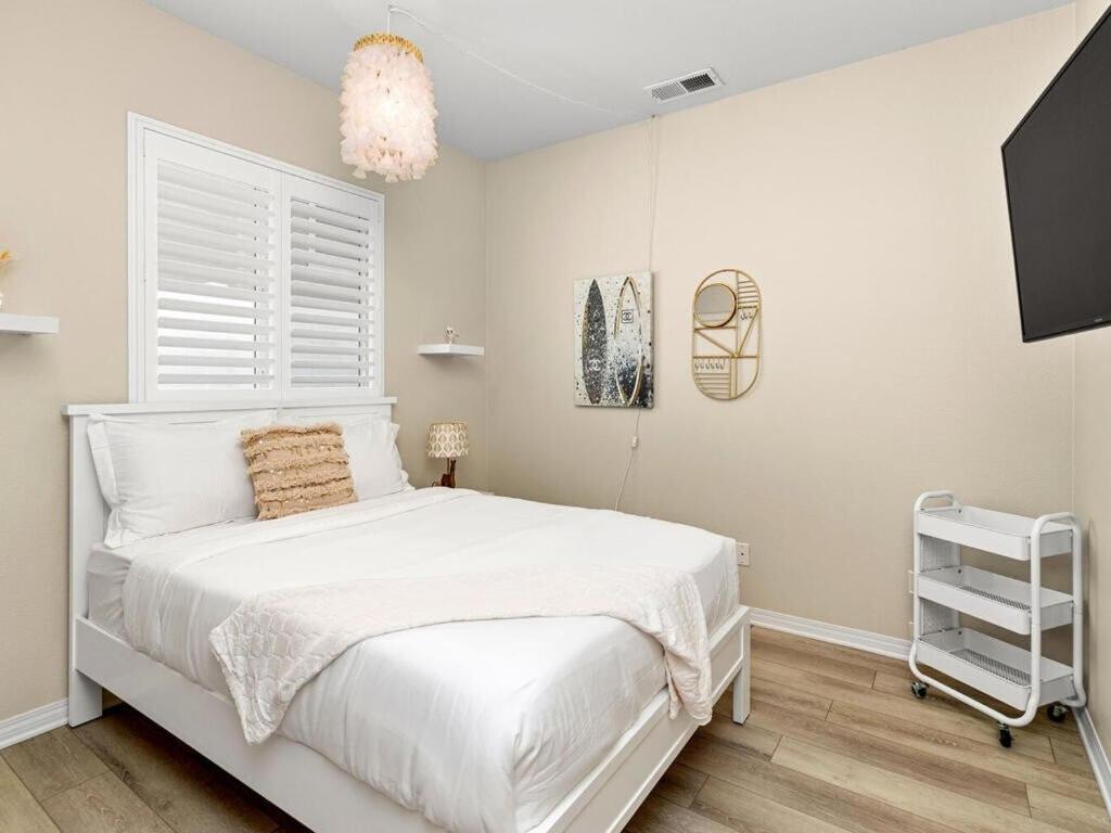 Need Is 4 Beds And A Luxury Yard Holiday home