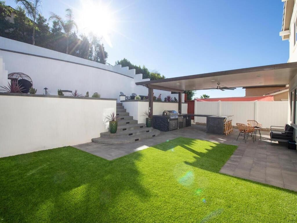 Holiday home Need Is 4 Beds And A Luxury Yard