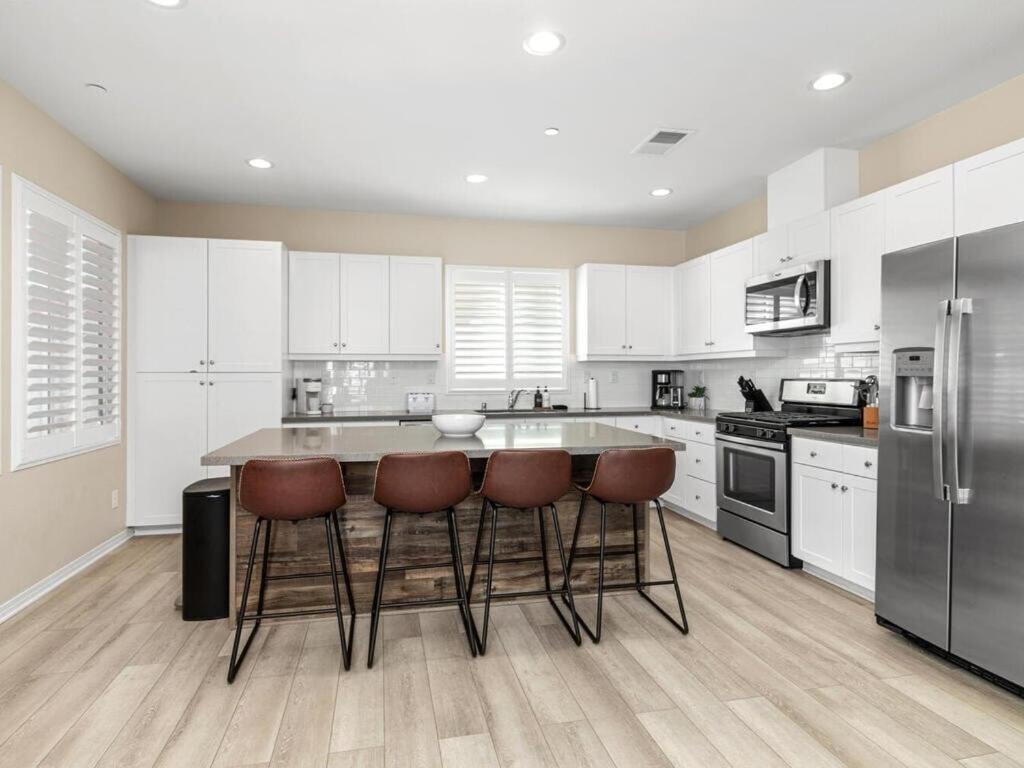 Need Is 4 Beds And A Luxury Yard Holiday home San Diego