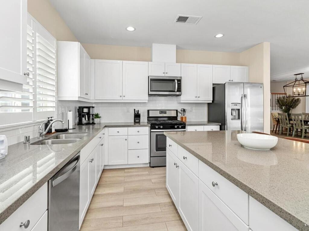 Holiday home Need Is 4 Beds And A Luxury Yard