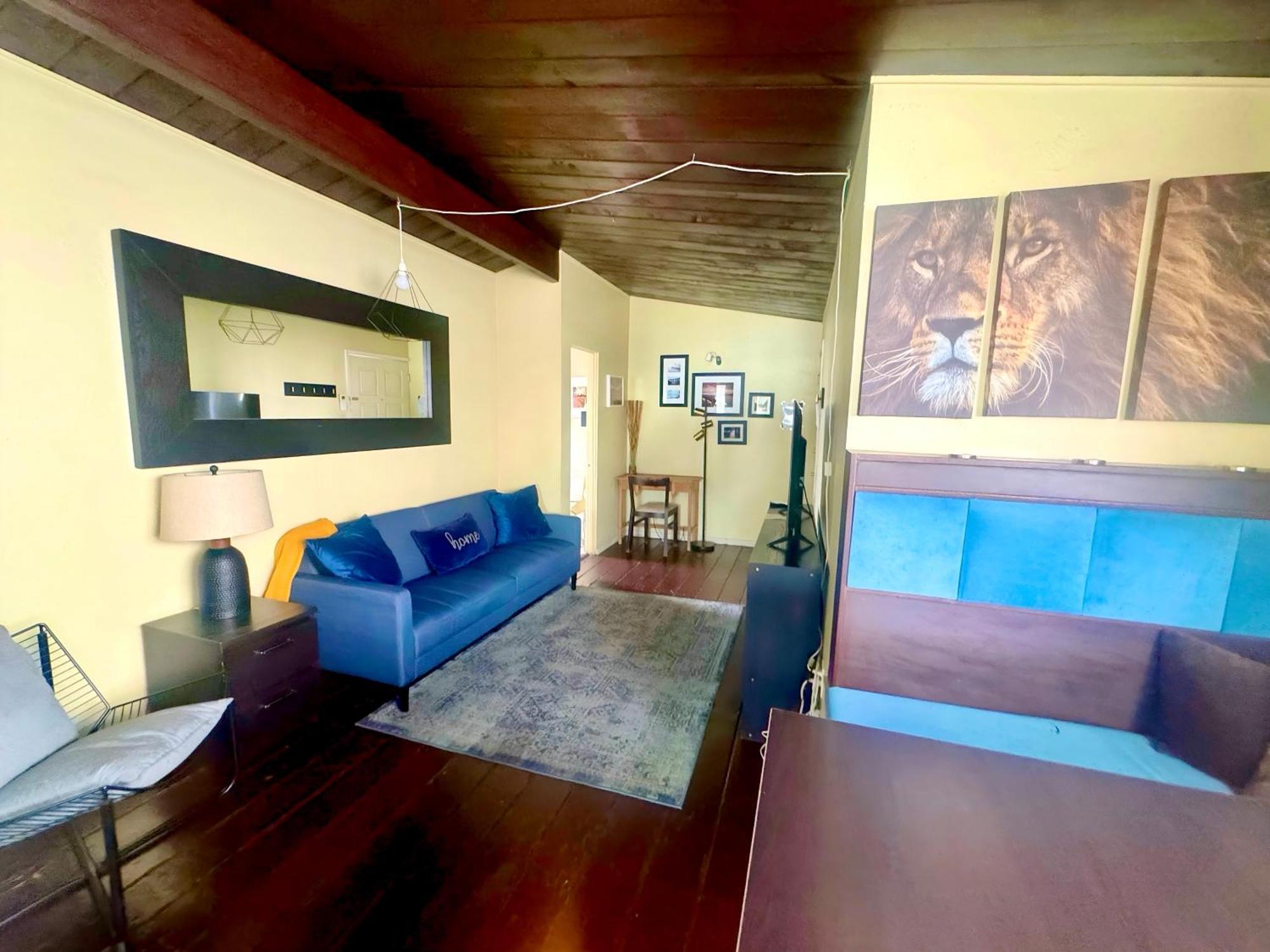 Sunset Haven: Lakeside Charm In Ocean Apartment