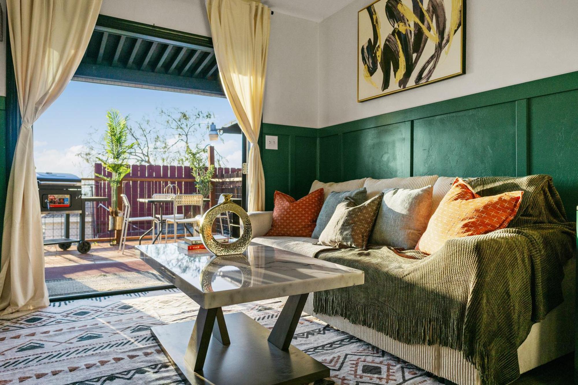 Entire Private 1-bedroom With Hot Spa, 1 Gbps Wi-fi, Parking, View *
