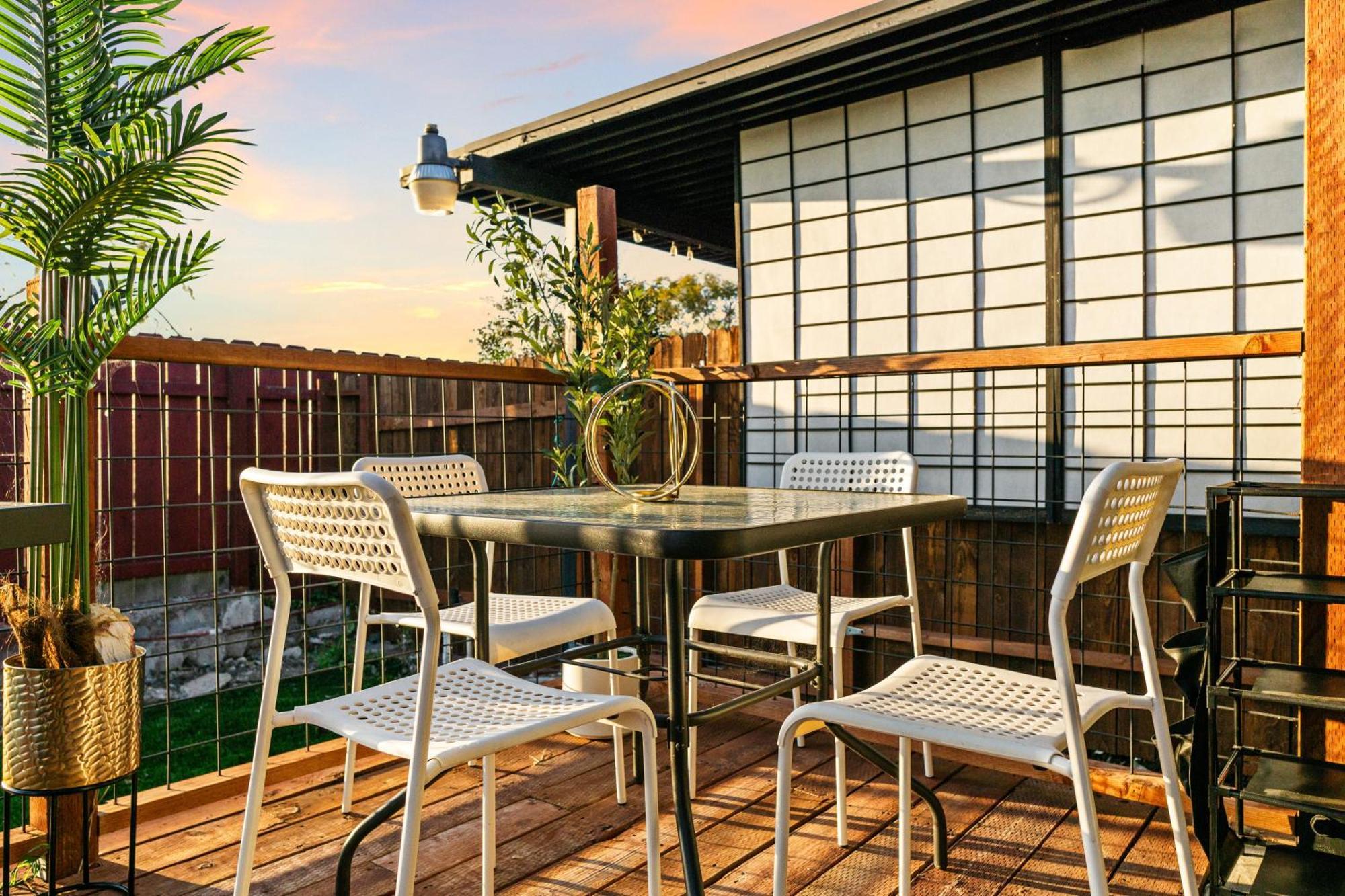 Entire Private 1-bedroom With Hot Spa, 1 Gbps Wi-fi, Parking, View *