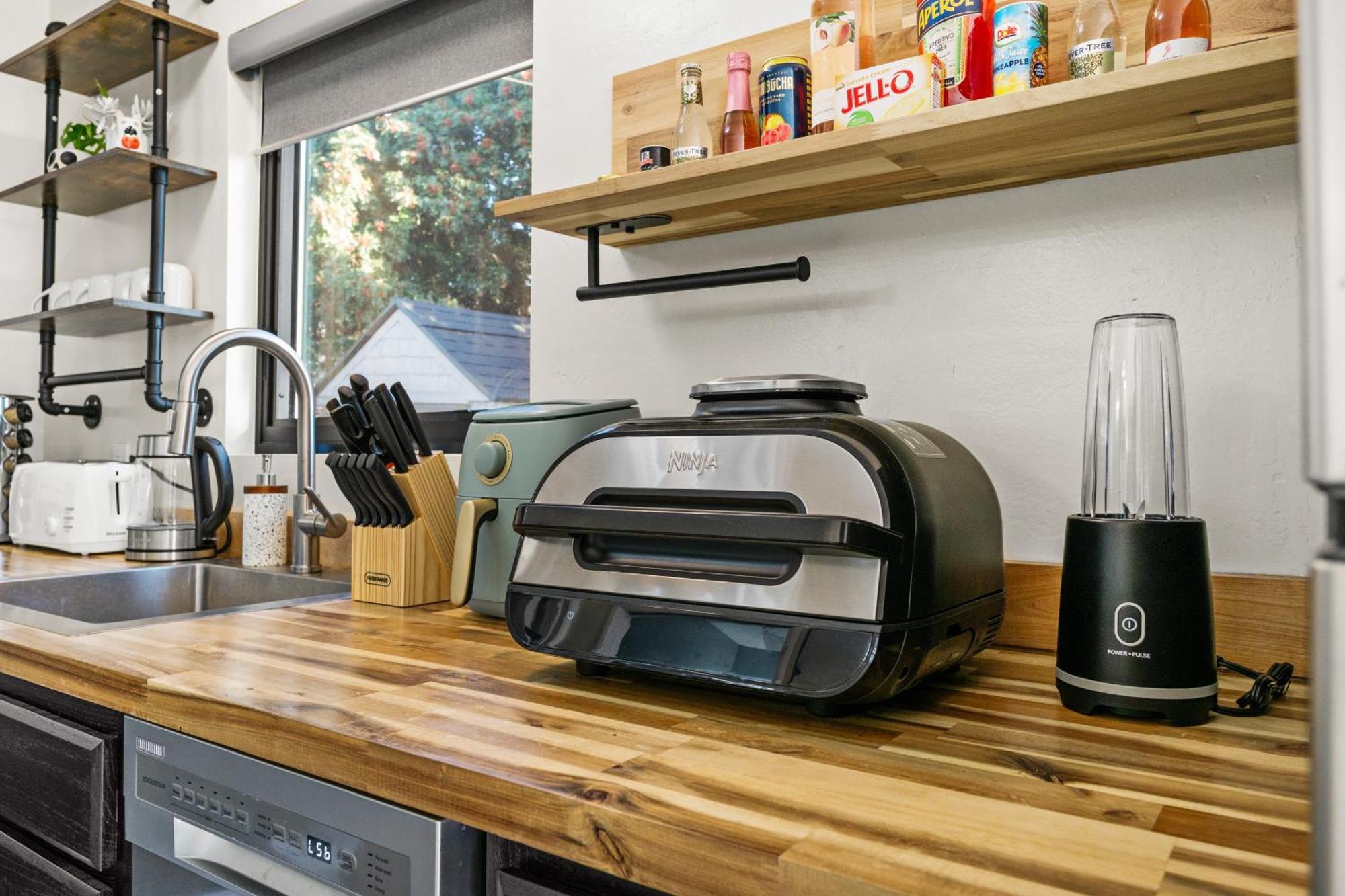 Entire Private 1-bedroom With Hot Spa, 1 Gbps Wi-fi, Parking, View Сasa de vacaciones San Diego