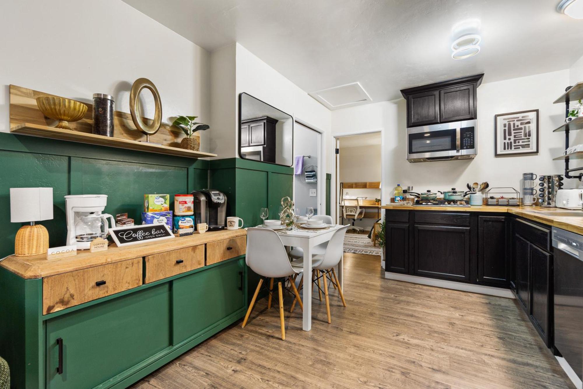 Entire Private 1-bedroom With Hot Spa, 1 Gbps Wi-fi, Parking, View