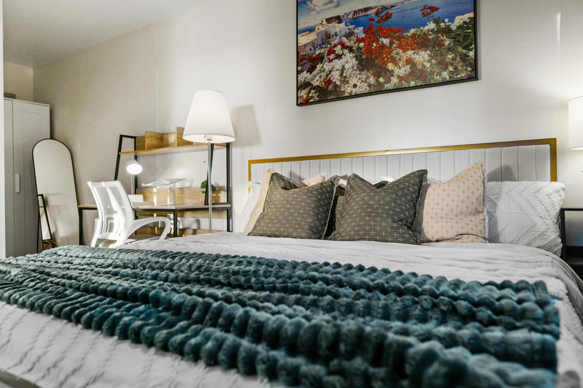 Entire Private 1-bedroom With Hot Spa, 1 Gbps Wi-fi, Parking, View Сasa de vacaciones San Diego