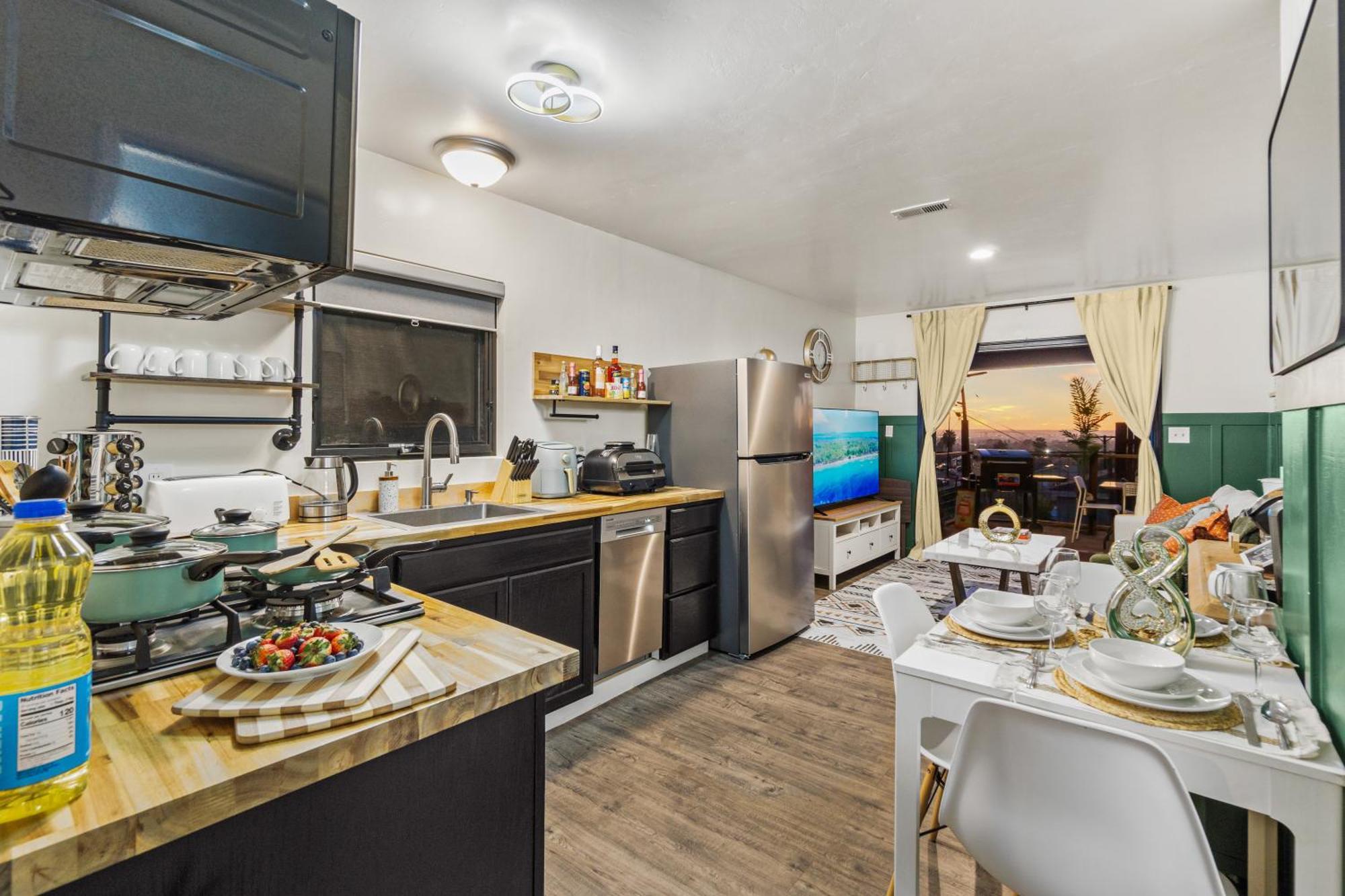Entire Private 1-bedroom With Hot Spa, 1 Gbps Wi-fi, Parking, View Сasa de vacaciones