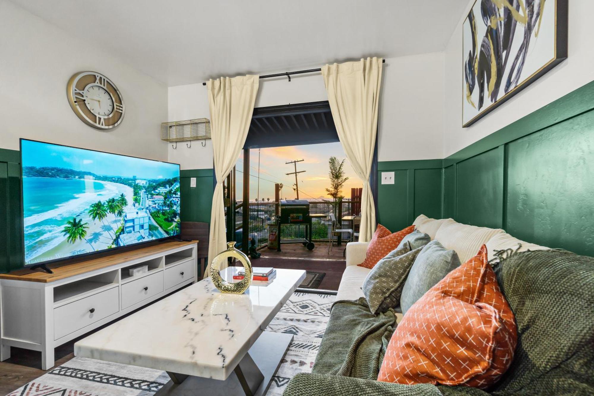 Entire Private 1-bedroom With Hot Spa, 1 Gbps Wi-fi, Parking, View San Diego