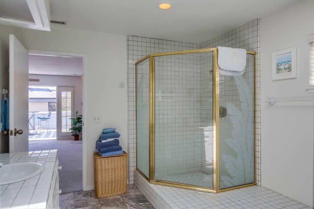 Holiday home Luxury Summer House Feet From Bay & Ocean Patios