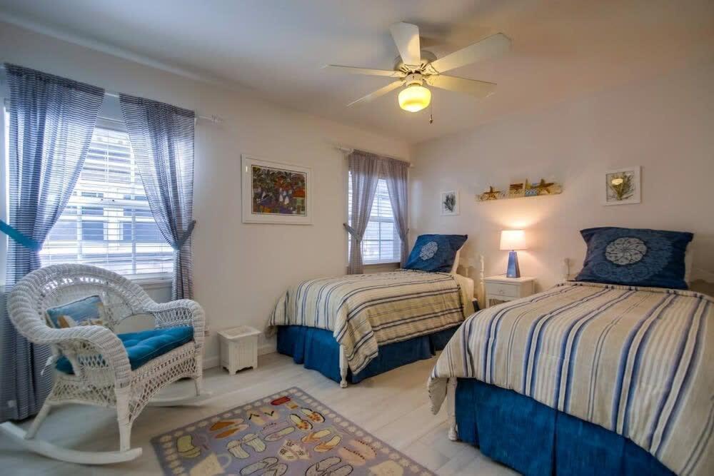 Holiday home Luxury Summer House Feet From Bay & Ocean Patios