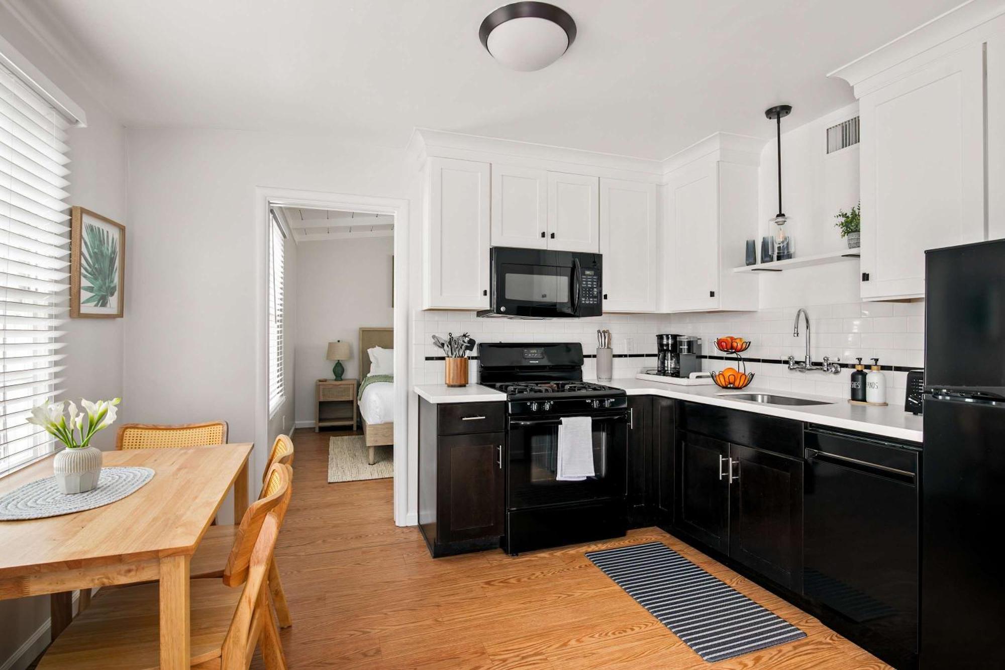Сasa de vacaciones Coastal Retreat 1br Steps To Ocean & Peek Views *