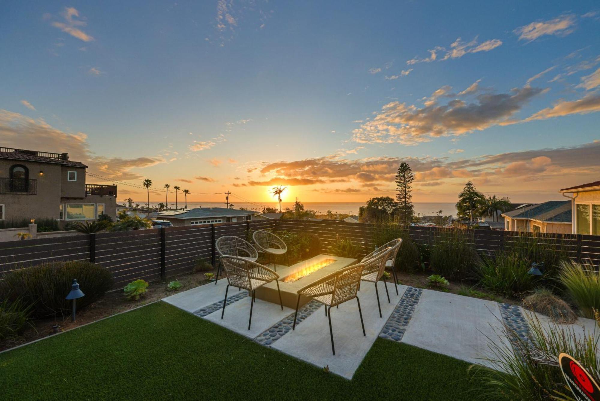 Ocean Views W Stunning Sunsets By The Firepit Holiday home *