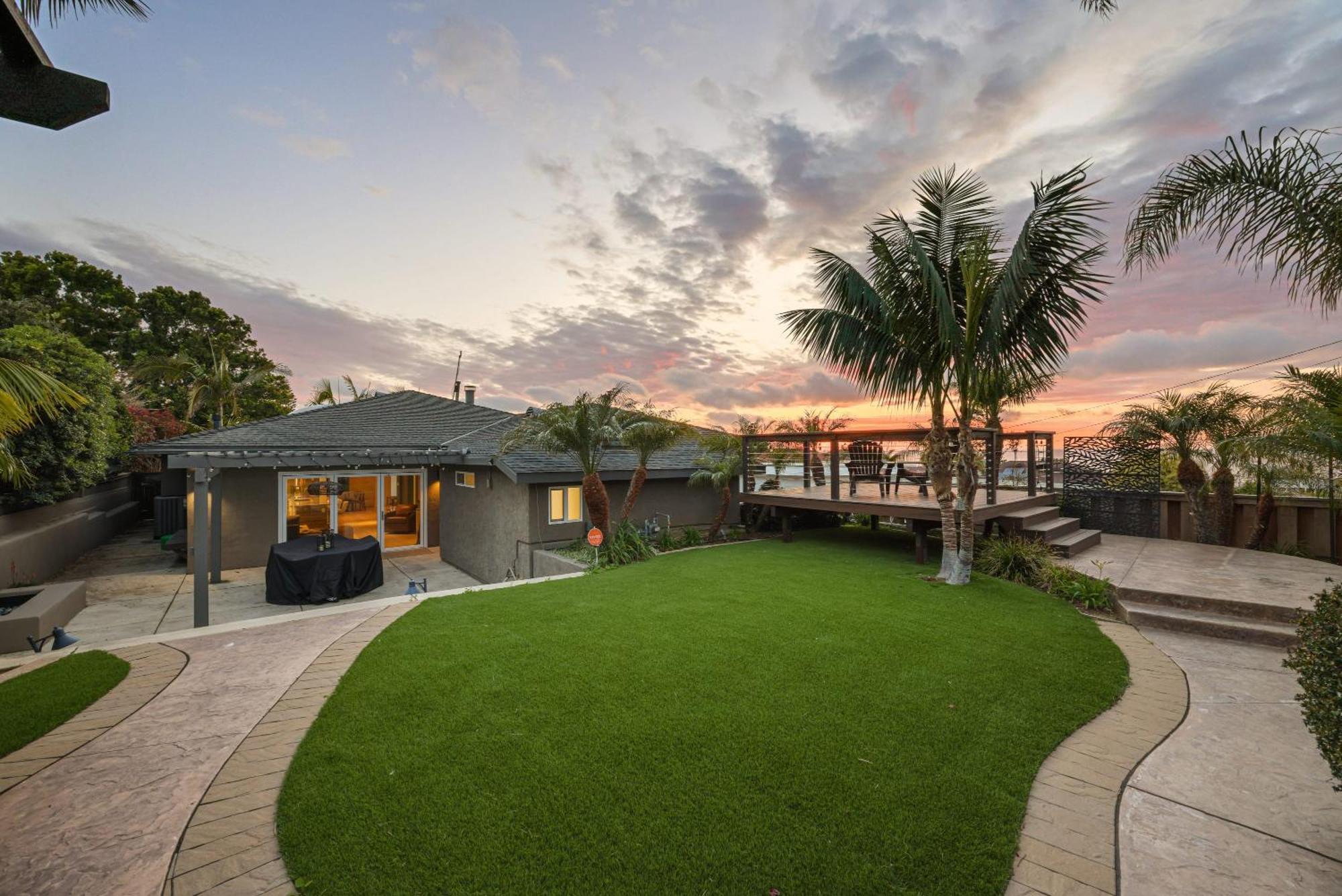 Ocean Views W Stunning Sunsets By The Firepit Holiday home *