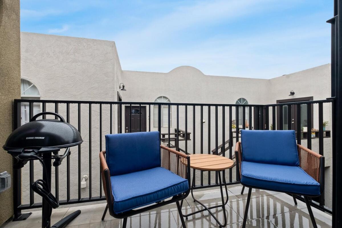 Apartment King Bed Evcharger Sleeps 8 Balcony Laundry San Diego