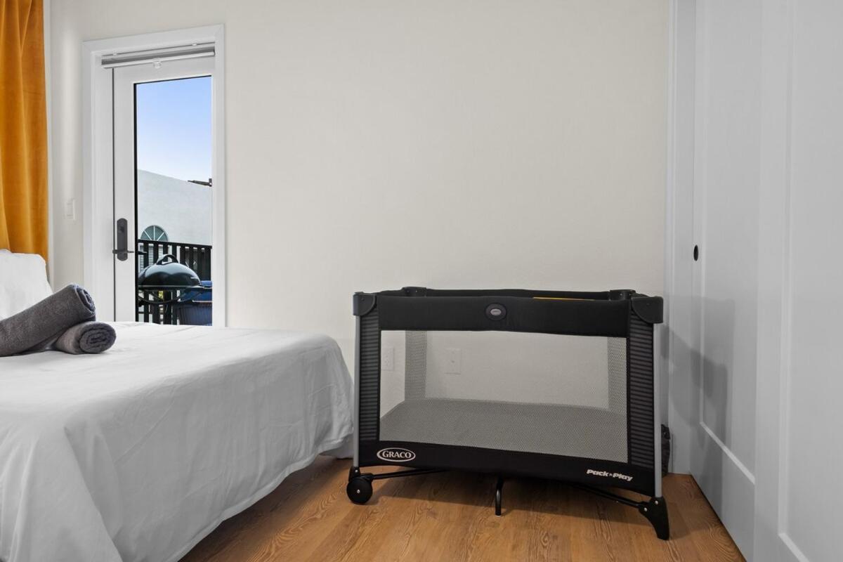 King Bed Evcharger Sleeps 8 Balcony Laundry Apartment