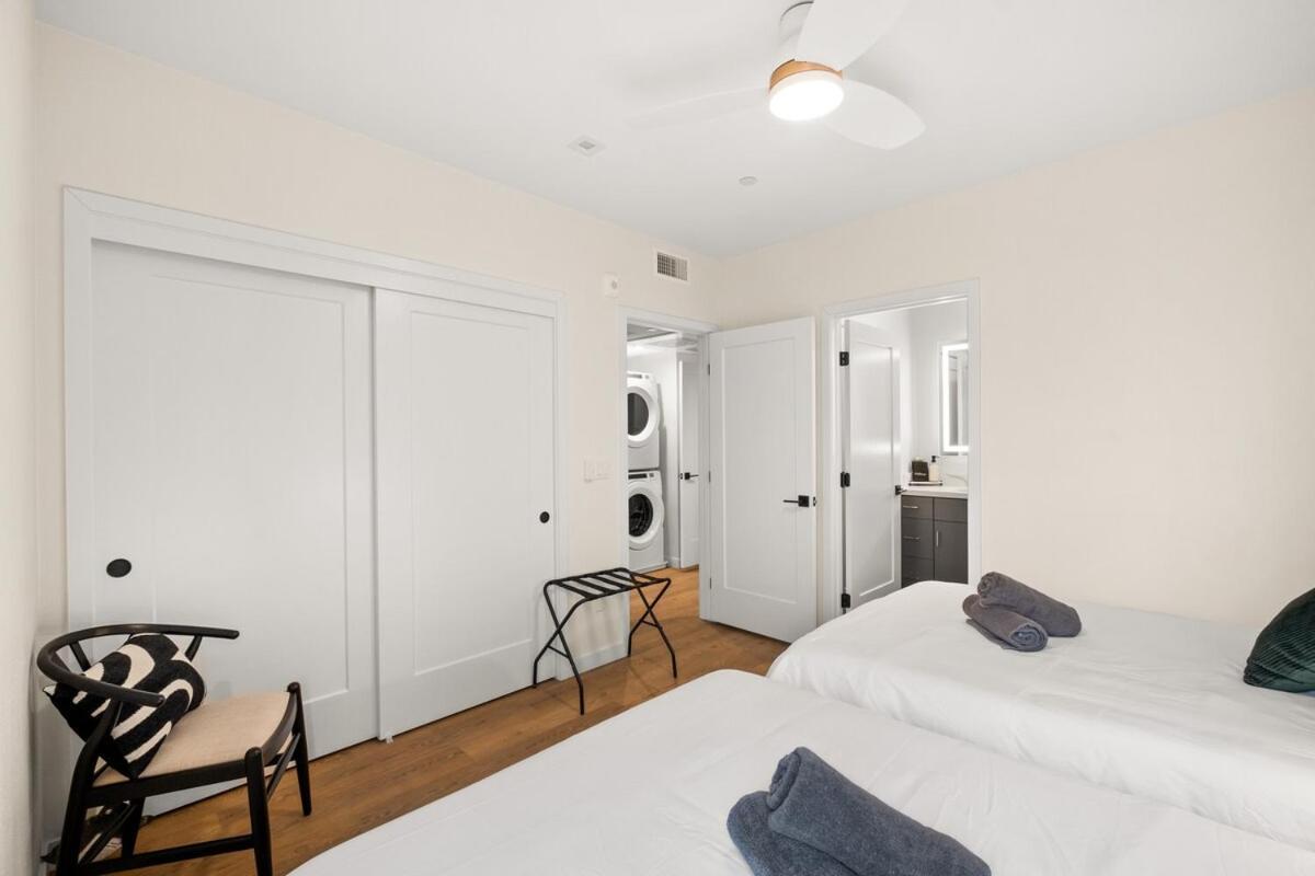 King Bed Evcharger Sleeps 8 Balcony Laundry