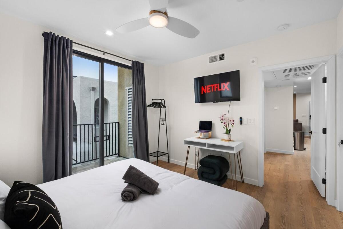 Apartment King Bed Evcharger Sleeps 8 Balcony Laundry San Diego