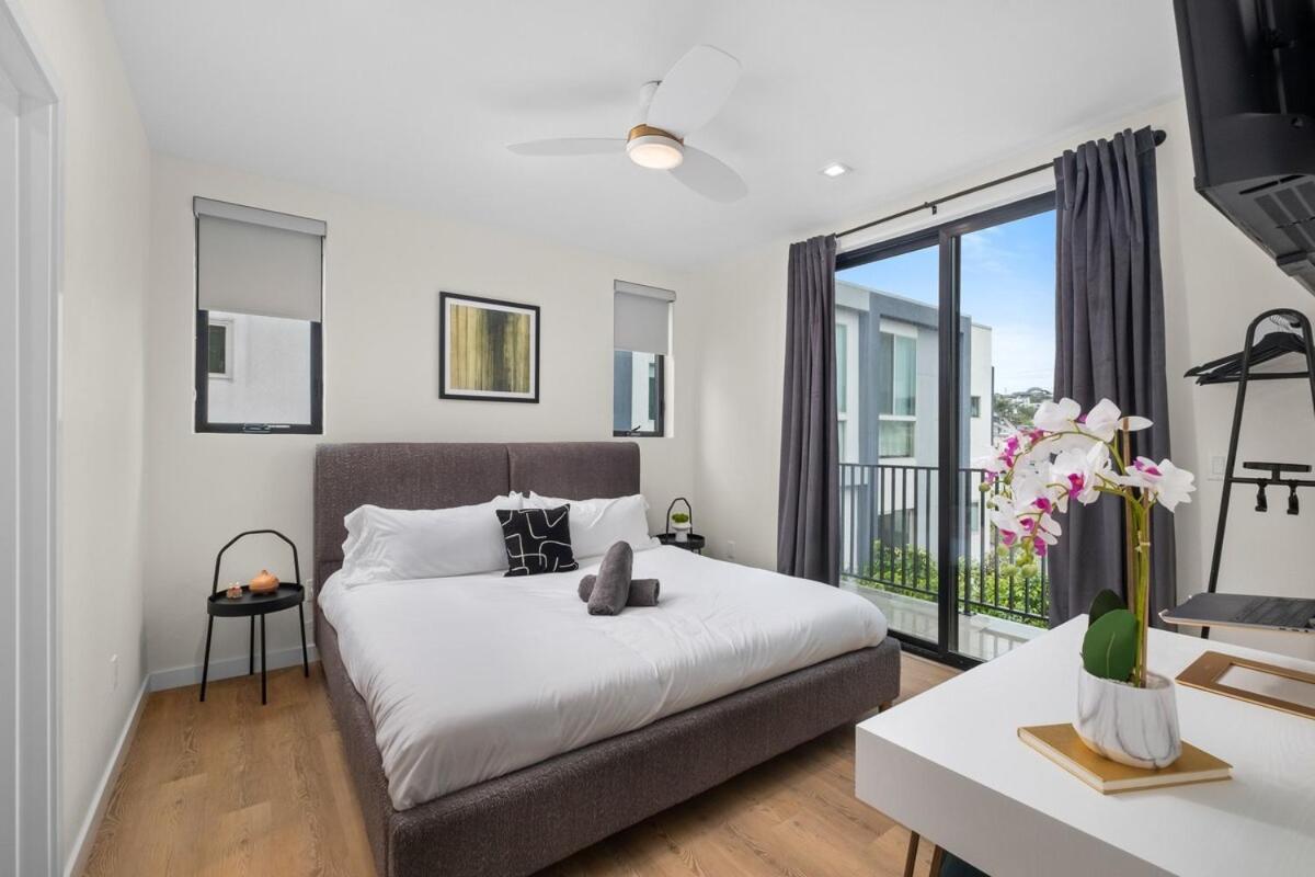 Apartment King Bed Evcharger Sleeps 8 Balcony Laundry