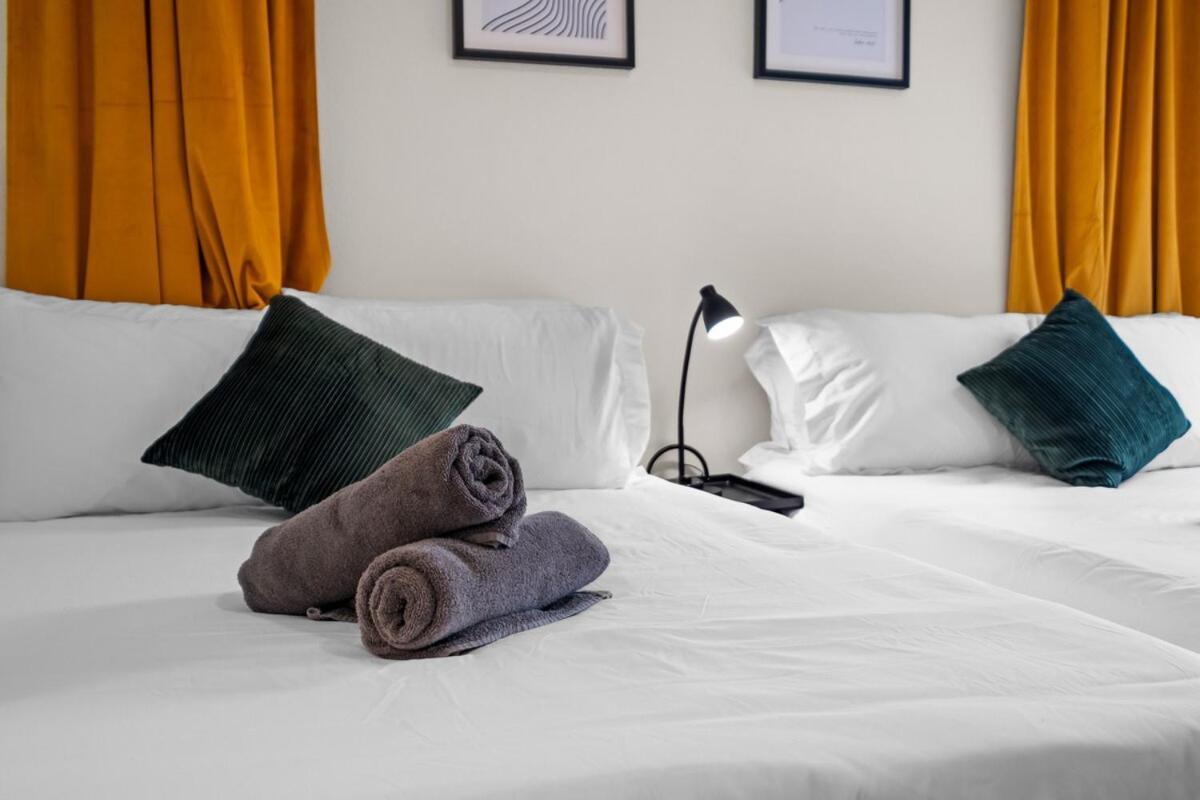 Apartment King Bed Evcharger Sleeps 8 Balcony Laundry San Diego