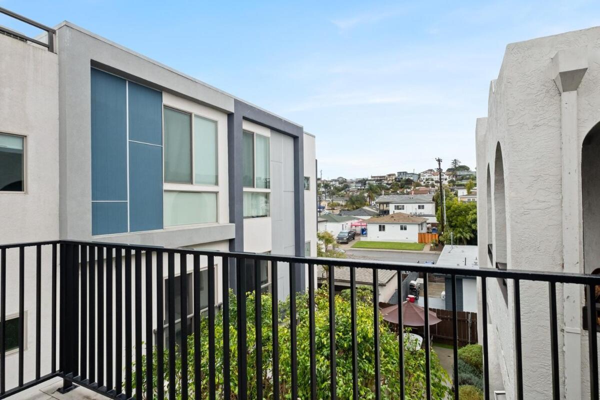 King Bed Evcharger Sleeps 8 Balcony Laundry *