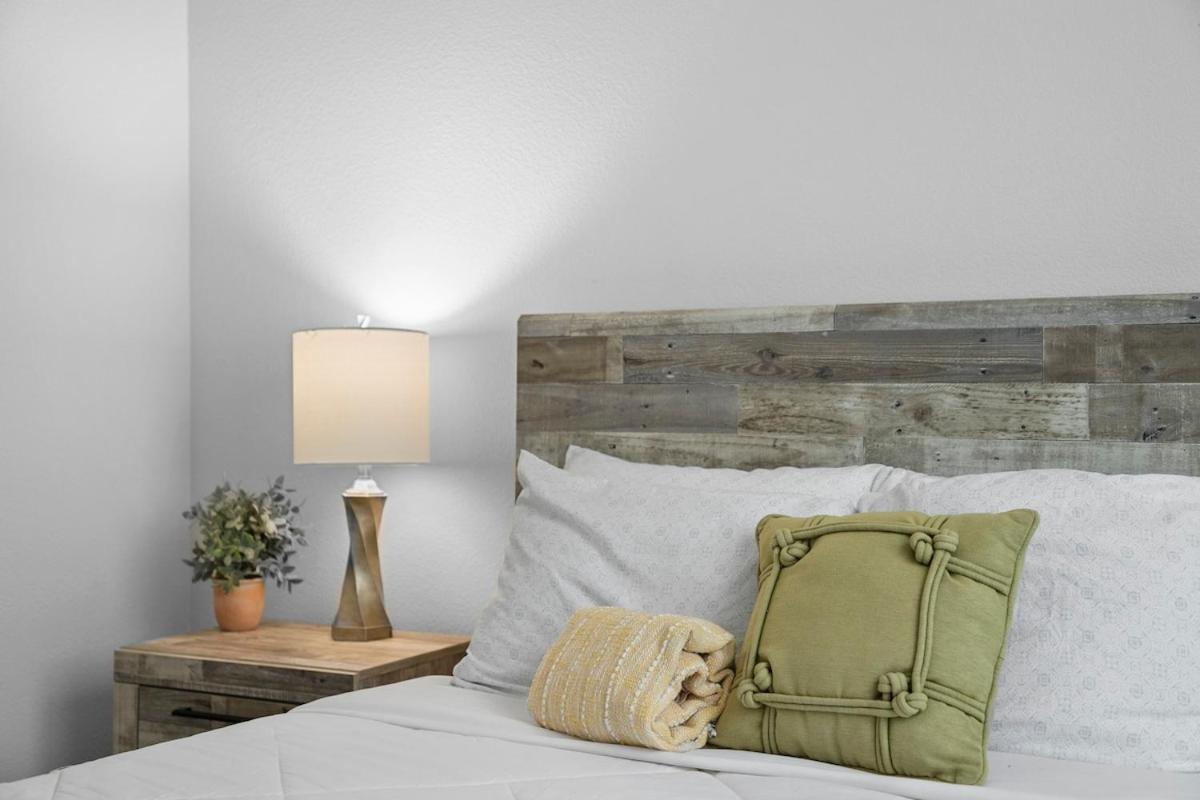 4br 4bath Is Need *