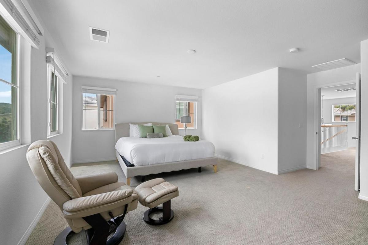 4br 4bath Is Need * San Diego