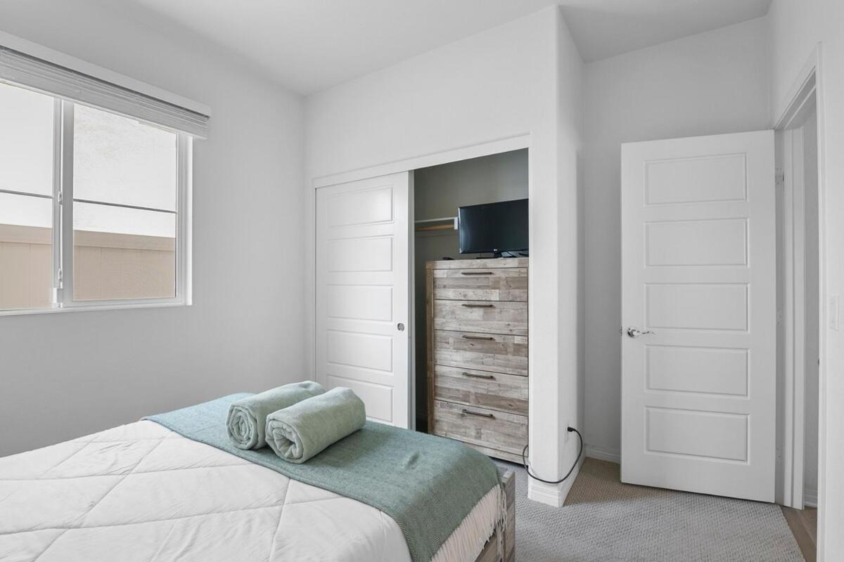 4br 4bath Is Need San Diego