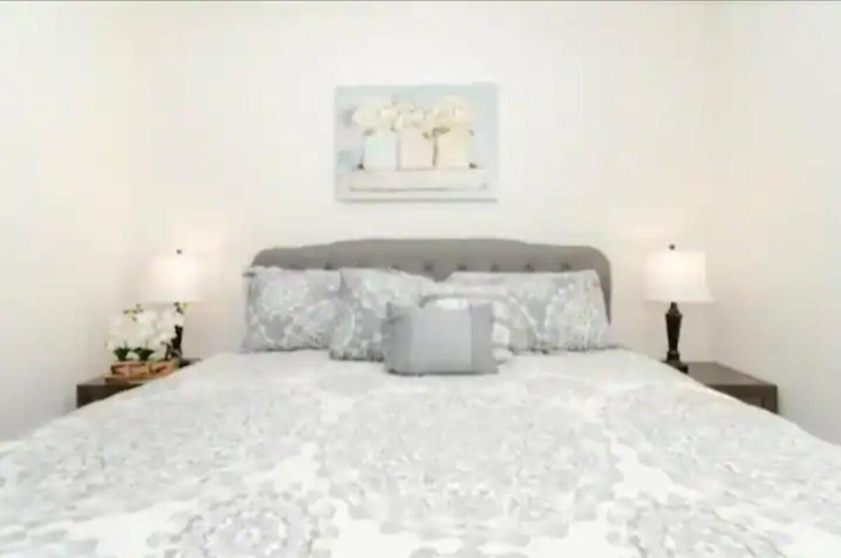 Apartment Chic 2 Bedroom Near Petco Park Convention Center