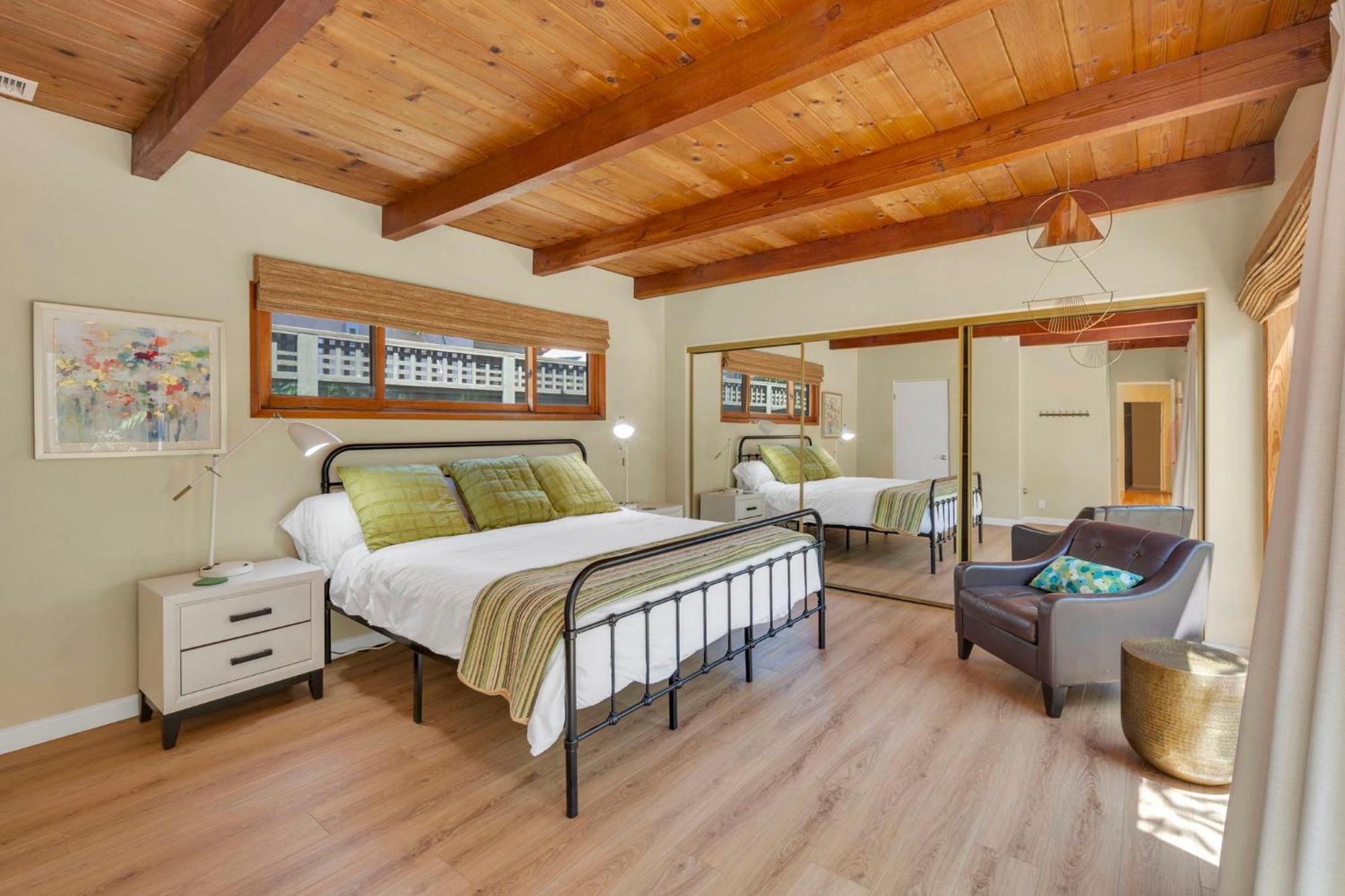 Sea Breeze Holiday home *