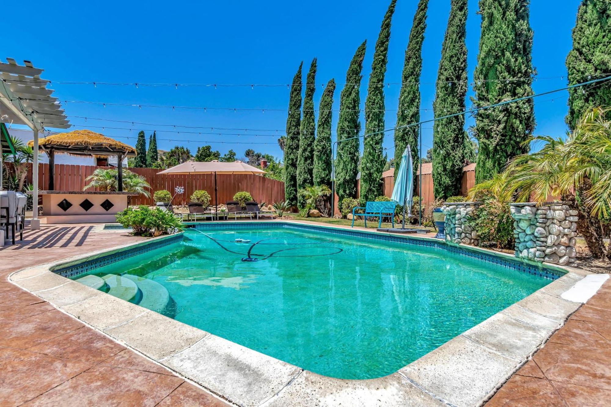 Tropical Bliss - 5br Pool Games 12 Min To Dwtn Holiday home