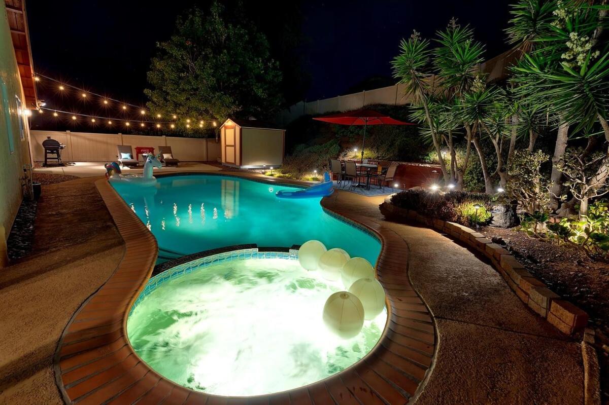 4-bedroom With Pool And Jacuzzi Holiday home