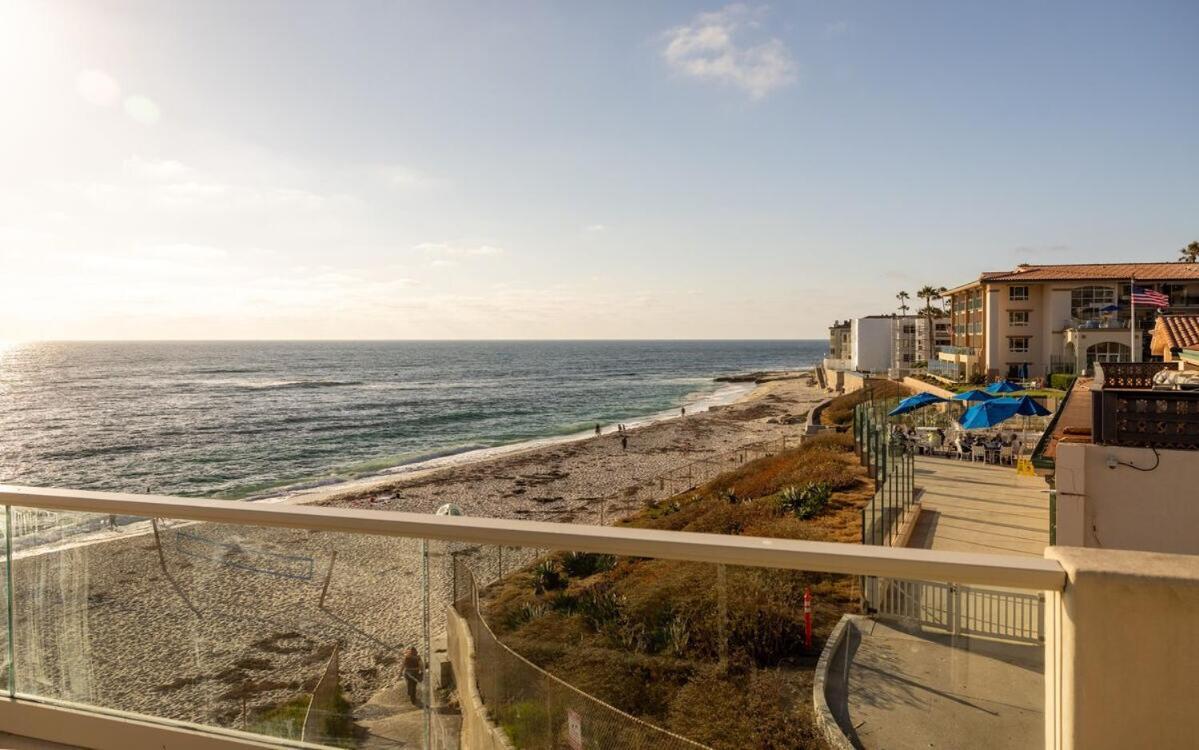 Beachfront With 3 Large Decks, Walk To Shops Holiday home *