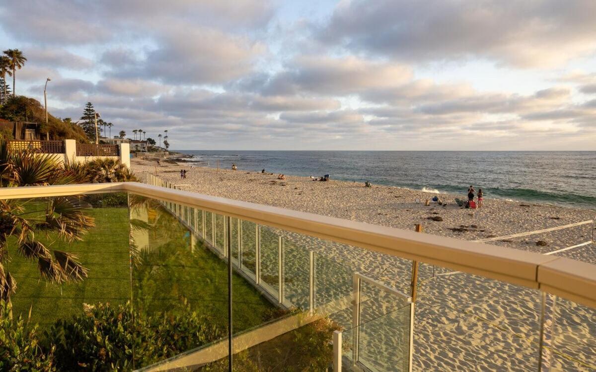 Holiday home Beachfront With 3 Large Decks, Walk To Shops