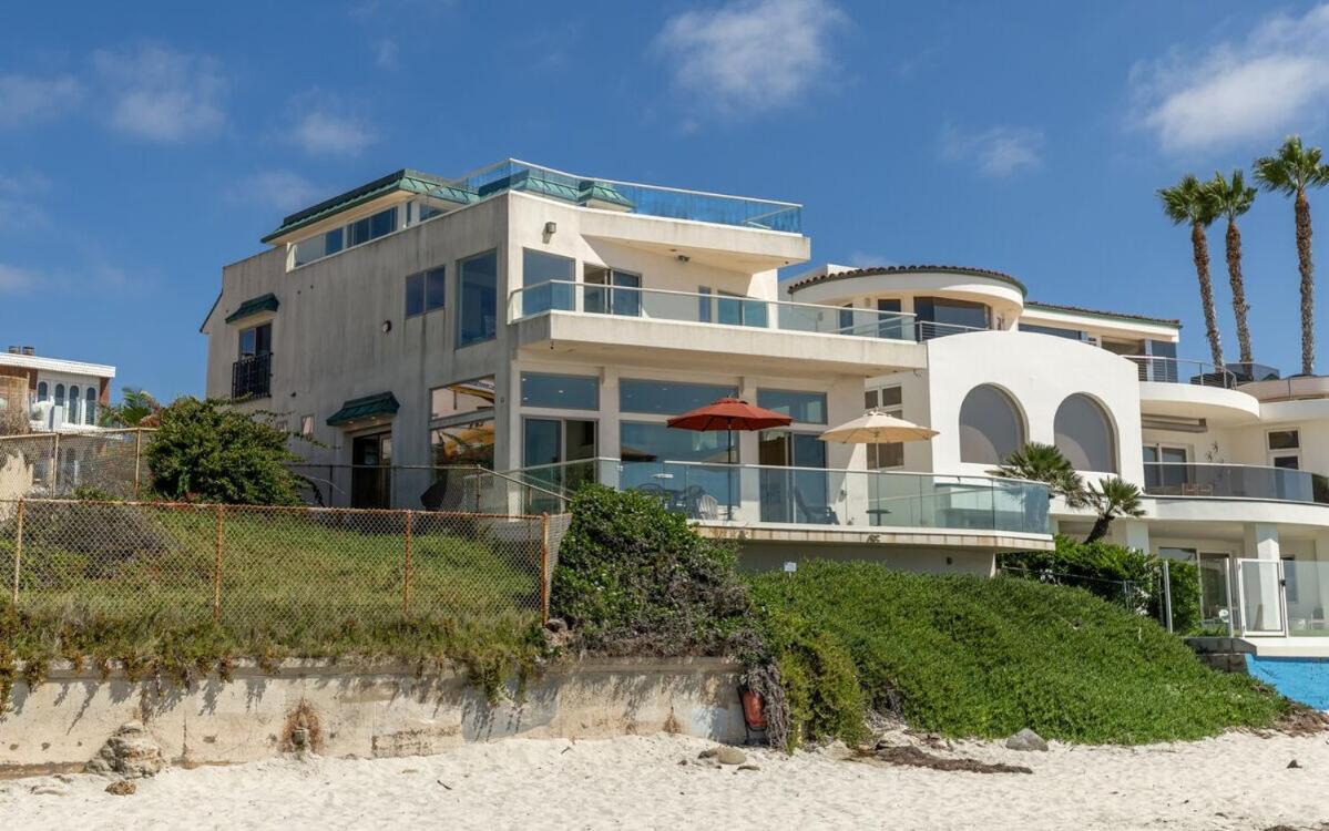 Beachfront With 3 Large Decks, Walk To Shops * San Diego