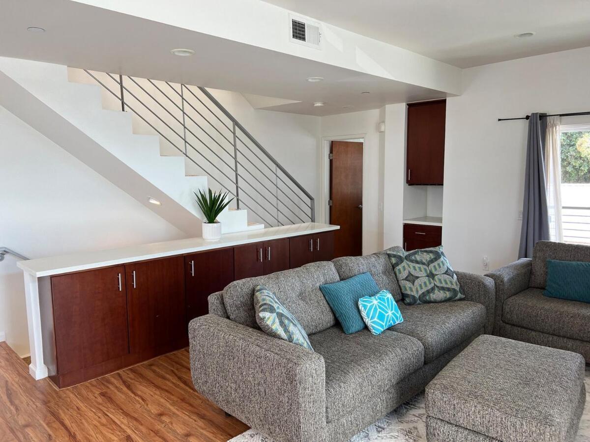 Cozy North Park Townhome Apartment