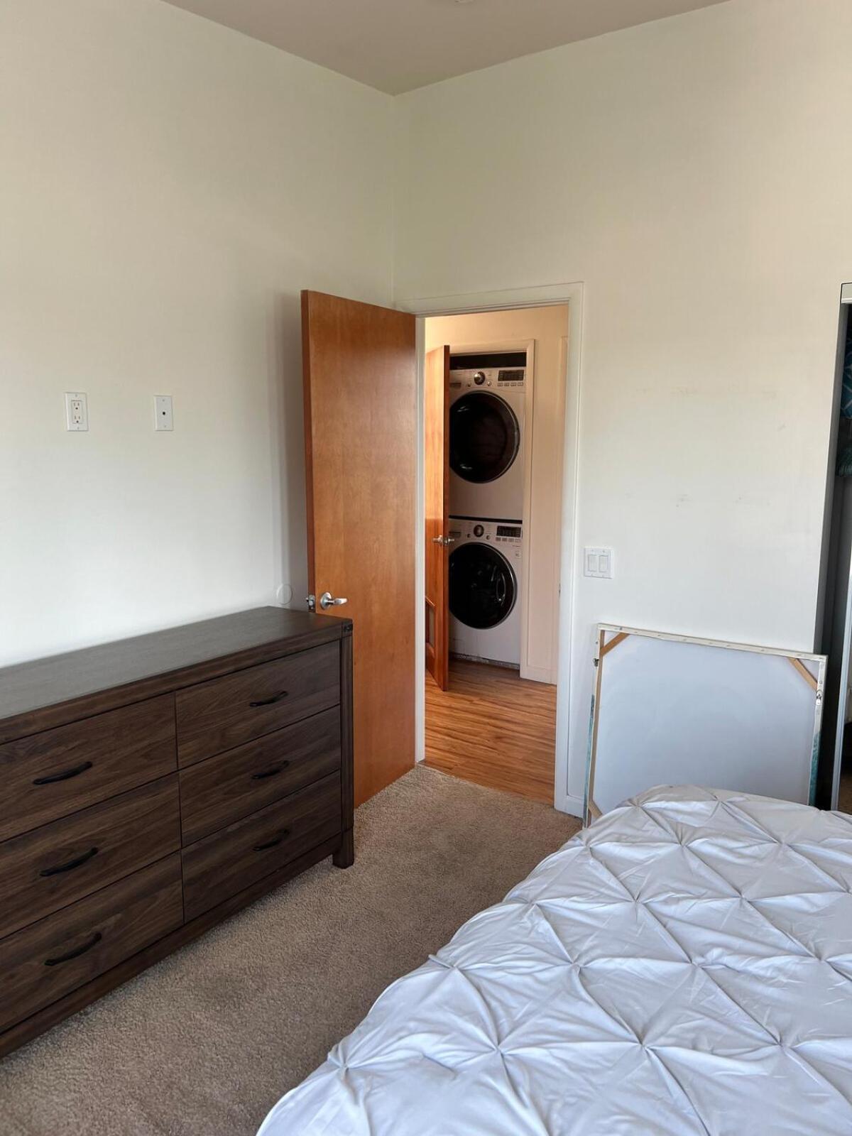 Cozy North Park Townhome Apartment