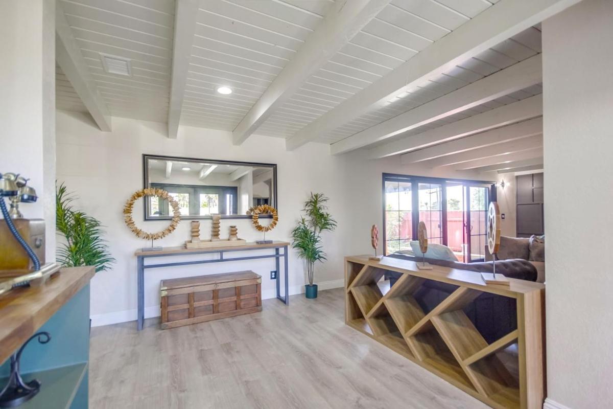 Entire Private Luxury 3-bedroom W Gated Yard, 100 Inch Tv, 1 Gbps Wifi Holiday home San Diego