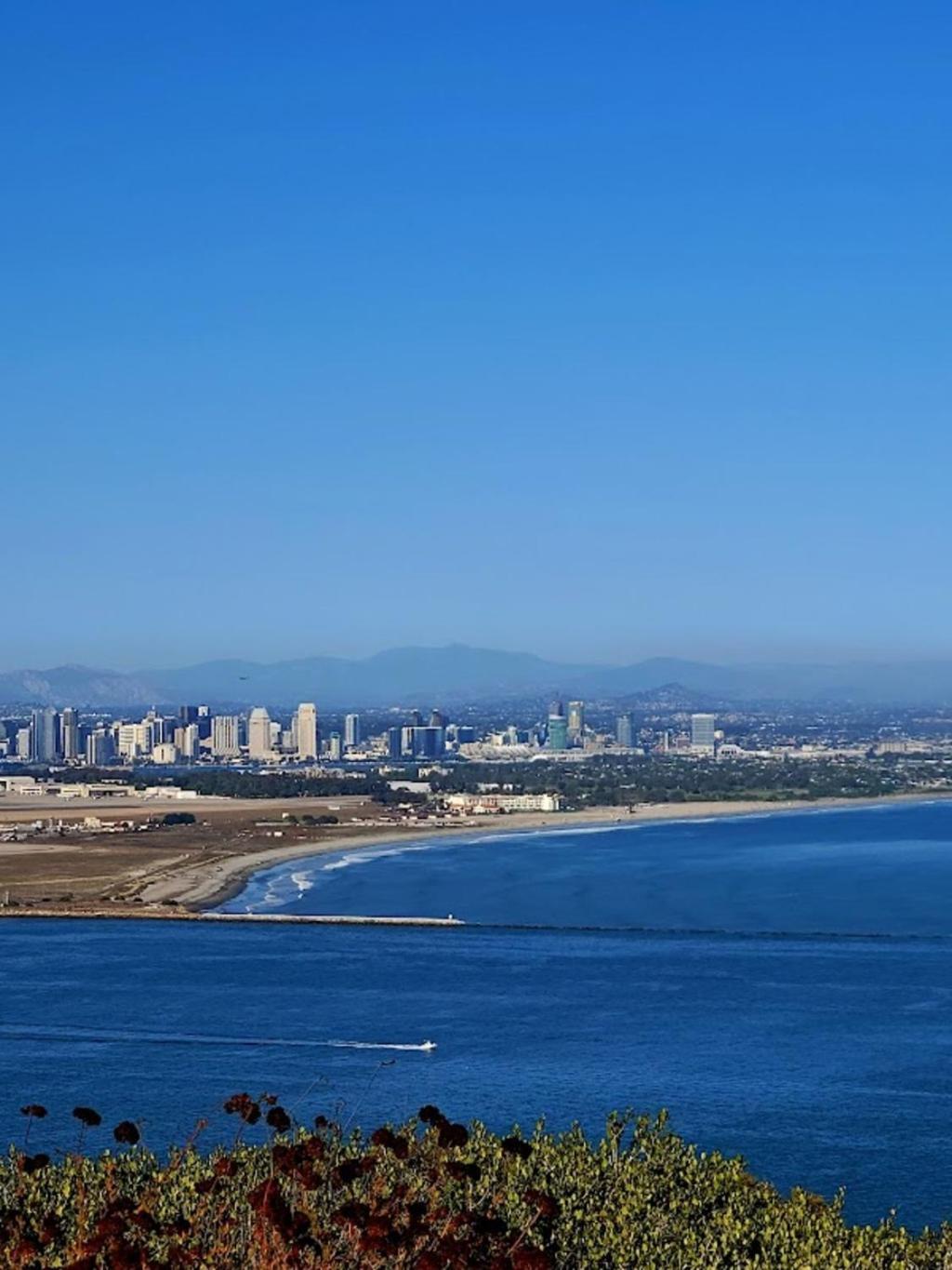 Entire Private 1-bedroom With Hot Spa, 1 Gbps Wi-fi, Parking, View * San Diego