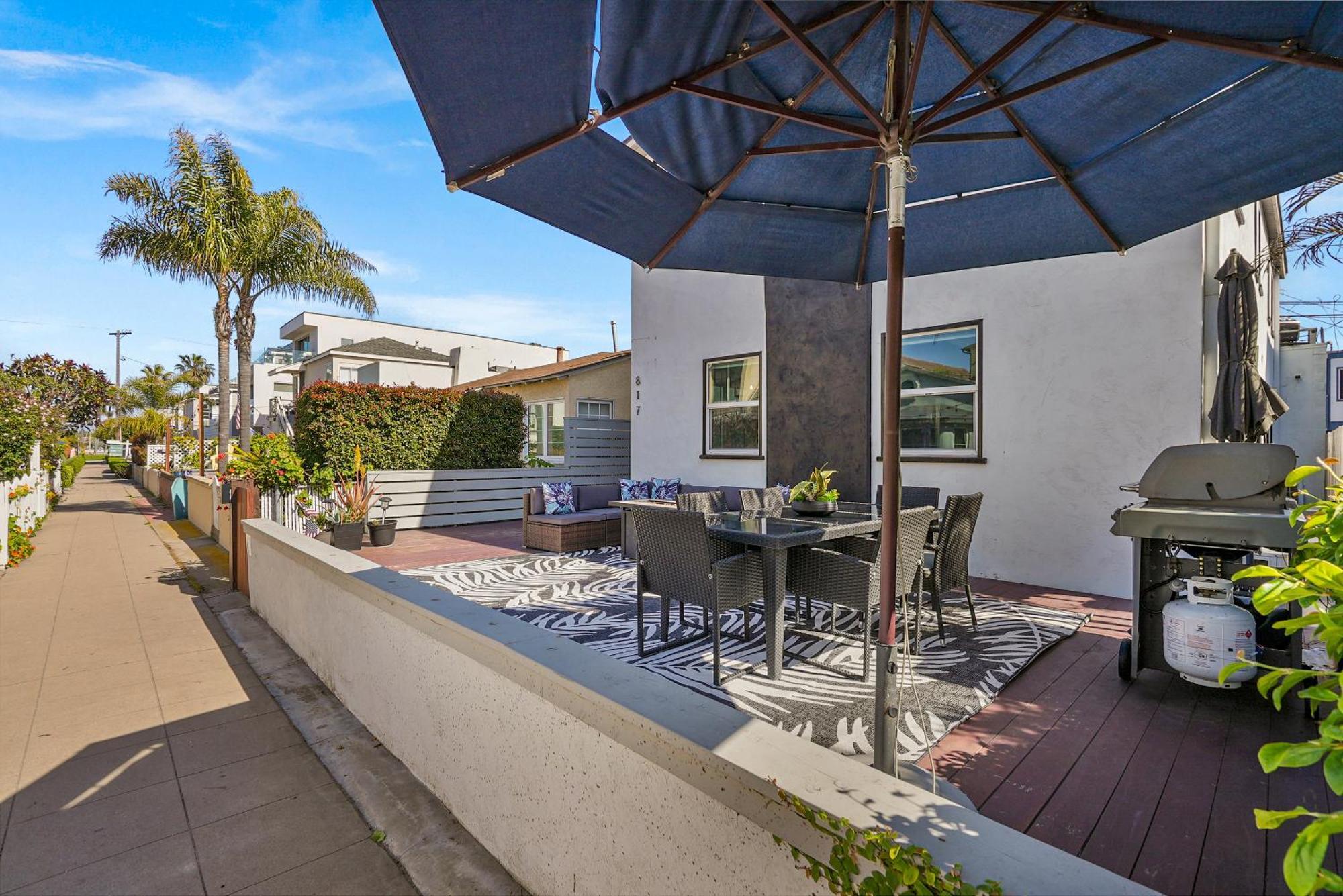 Steps To The With Private Patio Bbq And Fire Pit Holiday home